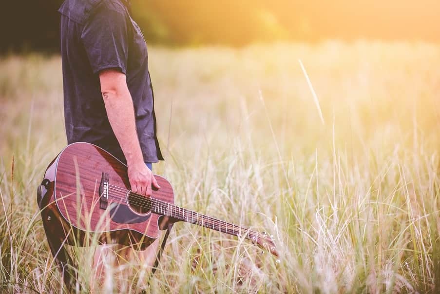 Boys senior picture with guitar