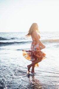 spring senior portrait at the beach