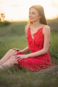 red dress for senior picture in spring